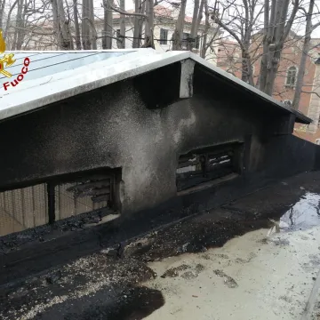 Zapalio se Paviljon Srbije na Venecijanskom bijenalu: Snažan vjetar otežava ga&scaron;enje