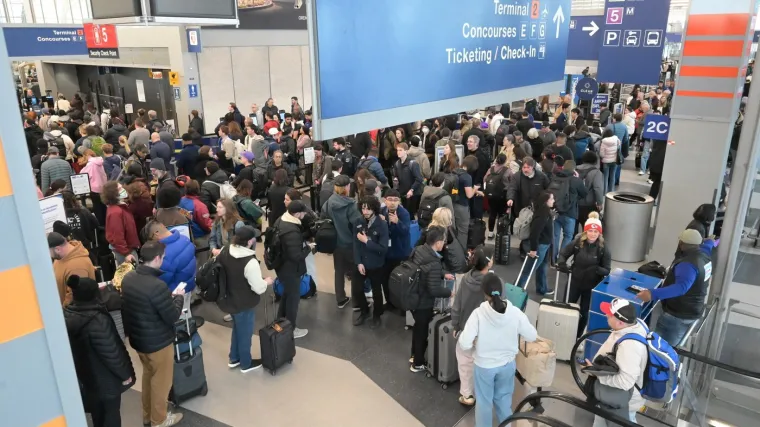 Kolaps u zračnoj luci: 57 tisuća putnika ostalo prizemljeno zbog &scaron;trajka