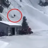 Jak vjetar sru&scaron;io gondolu: Objavljena snimka kako se kotrlja u ponor