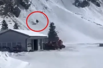 Jak vjetar sru&scaron;io gondolu: Objavljena snimka kako se kotrlja u ponor