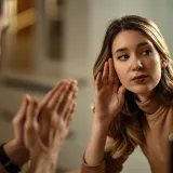 Stručnjakinja otkriva pet neverbalnih znakova koji odaju narcise: 'Prvih 5 minuta je ključno'