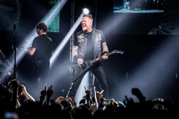 Podvodna prosidba iz snova: Frontmen Metallice zaprosio djevojku među kitopsinama