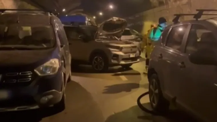 Snimka lančanog sudara u susjedstvu: 'Skr&scaron;ilo' se vi&scaron;e od 80 vozila