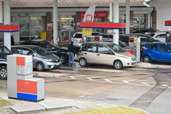 Dvije kompanije limitirale punjenje goriva na crpkama u Sloveniji: 'Kako bismo spriječili kolaps'