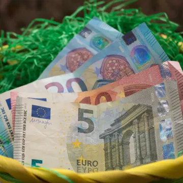 Hrvatski grad u petak počinje isplatu uskrsnica: Evo kome stiže 70 eura