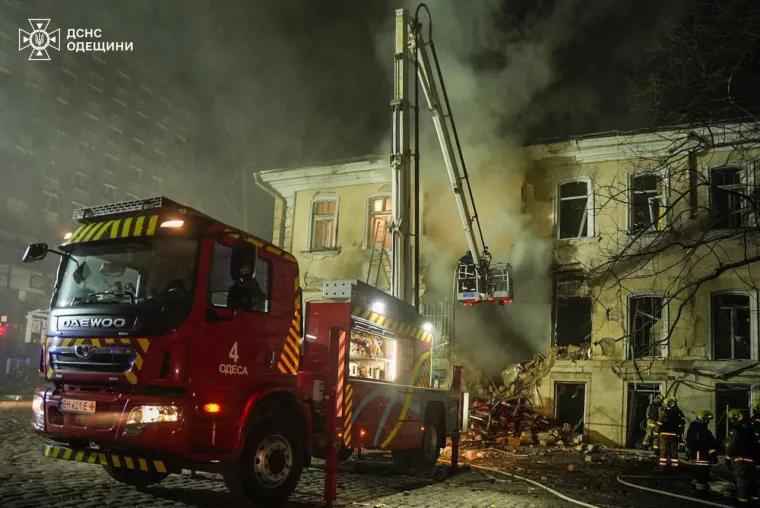 Rusi izveli veliki napad: Eksplozije odjekivale Odesom, zgrade u plamenu...