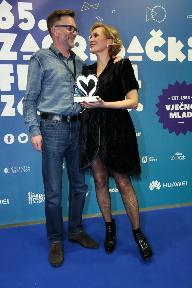 Znate li tko je misteriozna ljepotica uz Vannu? Nemamo je priliku često vidjeti