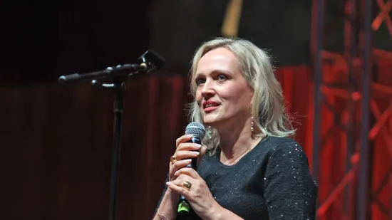 Znate li tko je misteriozna ljepotica uz Vannu? Nemamo je priliku često vidjeti