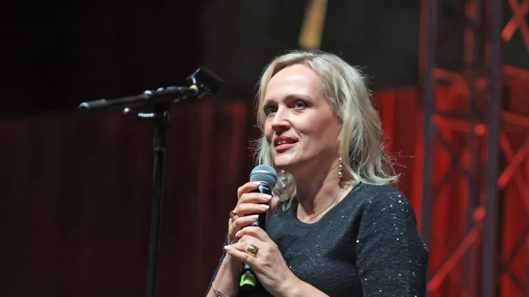 Znate li tko je misteriozna ljepotica uz Vannu? Nemamo je priliku često vidjeti