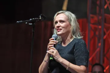 Znate li tko je misteriozna ljepotica uz Vannu? Nemamo je priliku često vidjeti