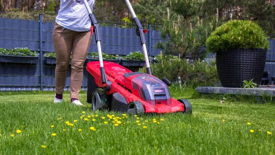 Žena kosila, a onda je ne&scaron;to eksplodiralo: Riječ je o 'zvončiću'?