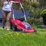 Žena kosila, a onda je ne&scaron;to eksplodiralo: Riječ je o 'zvončiću'?