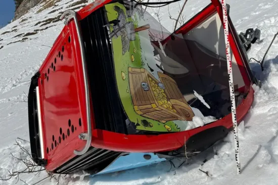 Snimka stravične nesreće &scaron;okirala: 'Čuli smo udar i vidjeli kako se ru&scaron;i'