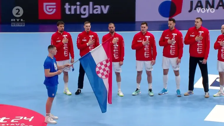 Lijepa Na&scaron;a se ori u Dagurovom gradu, a jedan brončani junak pjevanjem probija 'zvučni zid'