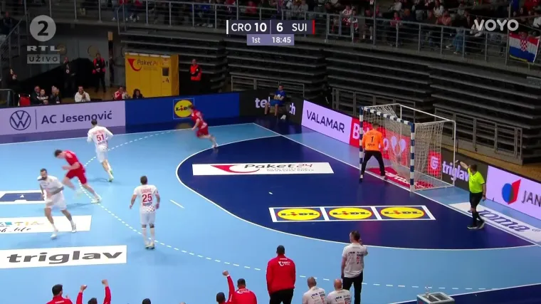 Auuu, kakva obrana Kuzmanovića! Ovo se ne viđa svaki dan...