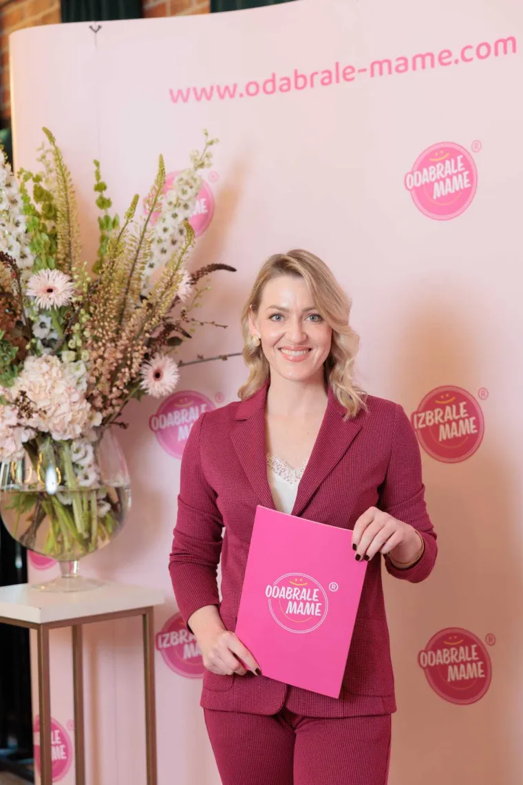 Lipstick Mom Petra: 'Nemoguće je u svemu briljirati. Majka, kći, supruga, zaposlenica&hellip;'