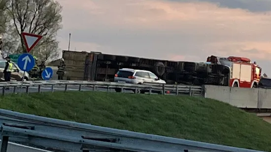 Te&scaron;ka nesreća na A1 kod Karlovca! Prevrnuo se kamion, kolona duga 6 kilometara: 'Gadno...'