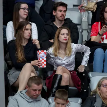 Ljepota, glamur i legende: Evo tko je sve bio u Zadru na utakmici Hrvatske i &Scaron;vicarske