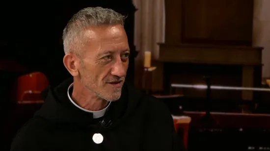 Ovaj župnik repa, koristi AI i sprema heavy metal pjesmu! 'Svećenik mora biti na asfaltu'