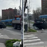 Auto na krovu nakon sudara s kamionom! Osoba ozlijeđena, očevici &scaron;alju fotografije