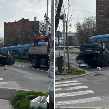 Drama u Zvonimirovoj: Automobil zavr&scaron;io na krovu u &scaron;irem sredi&scaron;tu Zagreba