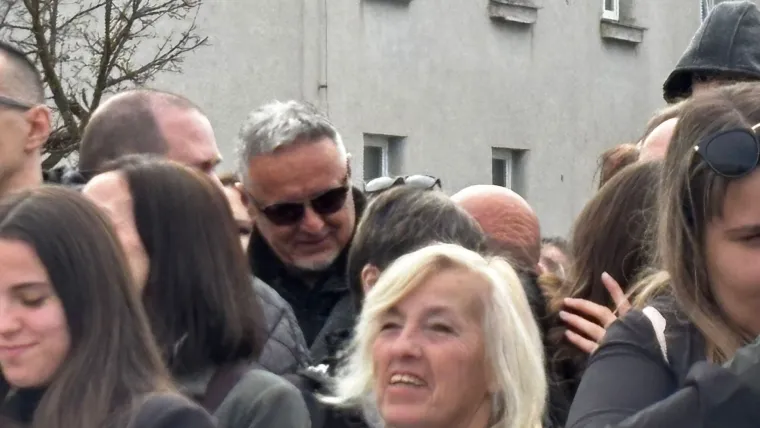 Na&scaron;li smo Thompsona u gužvi: Stigao na prisegu kćeri Dive Marije u Požegu