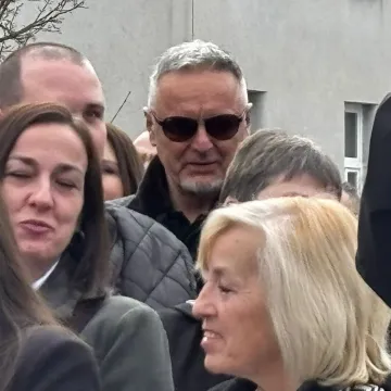 Marko Perković Thompson stigao na prisegu kćeri Dive Marije u Požegu