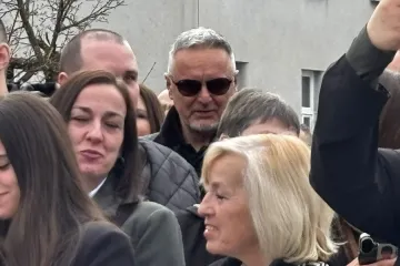 Marko Perković Thompson stigao na prisegu kćeri Dive Marije u Požegu