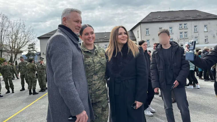 Thompson ponosniji nego na Hipodromu: Kći Diva Marija blista u uniformi Hrvatske Vojske
