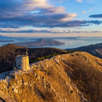 Savr&scaron;ena obiteljska avantura te zove! Najljep&scaron;i pogled na samo korak do mora
