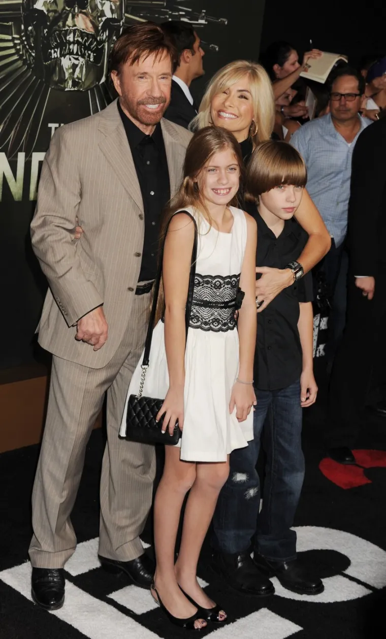 Ženidba s 18, tajna kći pa blizanci u 60-ima: Ovo je ljubavni život legendarnog akcijskog junaka