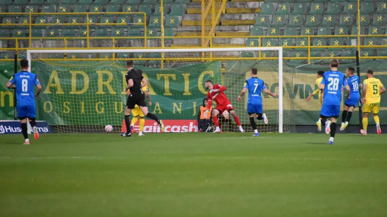 Gdje je tu prekr&scaron;aj? Pogledajte kako je Varaždinu poni&scaron;ten pogodak u Puli
