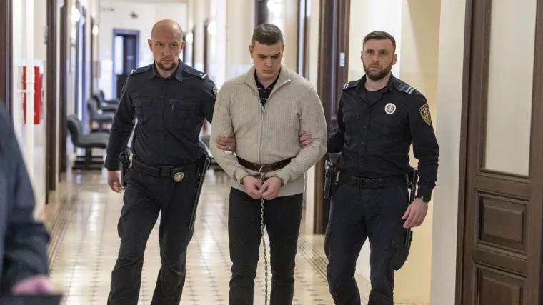 Biv&scaron;i policajac koji je optužen da je ubio svoju djevojku &scaron;okirao izjavom: 'Kriv sam, ali...'