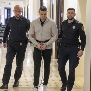 Biv&scaron;i policajac koji je optužen da je ubio svoju djevojku &scaron;okirao izjavom: 'Kriv sam, ali...'