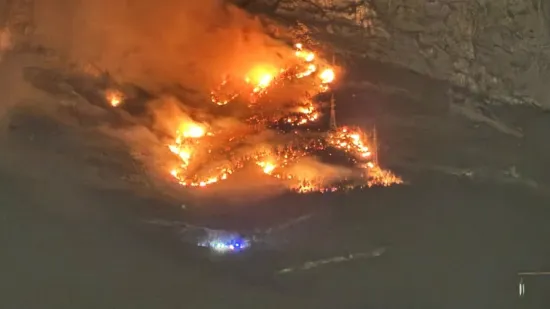 Požar iznad Solina: Jak vjetar otežava ga&scaron;enje, &scaron;ire se dramatične snimke