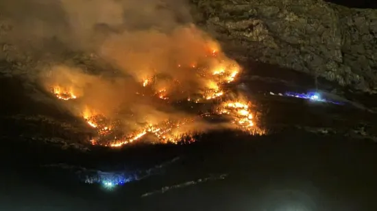 Požar iznad Solina: Jak vjetar otežava ga&scaron;enje, &scaron;ire se dramatične snimke