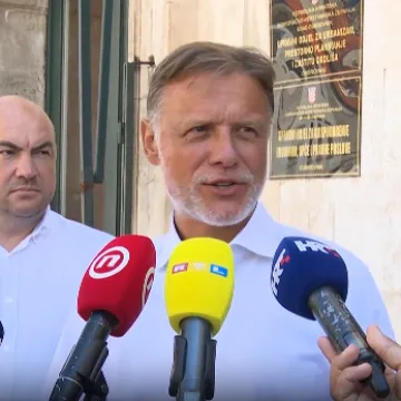 Pitali smo Jandrokovića &scaron;to misli o novim hrvatskim riječima: 'Ja bih da se uvede nova za premijera - Andrej'