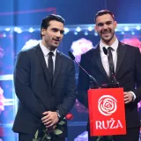 Gospoda Savr&scaron;eni dodijelili prestižnu nagradu: Karlo i Petar zablistali na Večernjakovoj ruži