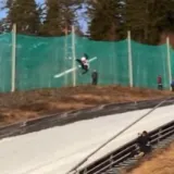 Uznemirujuće! Stra&scaron;an pad skakača na skijama svima je zaledio krv u žilama