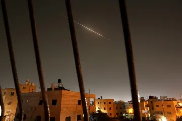 Iran ispalio projektile prema američkoj bazi, SAD povlači zanimljiv potez oko iranske nafte?