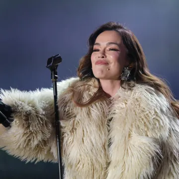 Severina uskočila na trend i objavila slike iz mladosti: 'Mama, kakva si bila u 90-ima?'