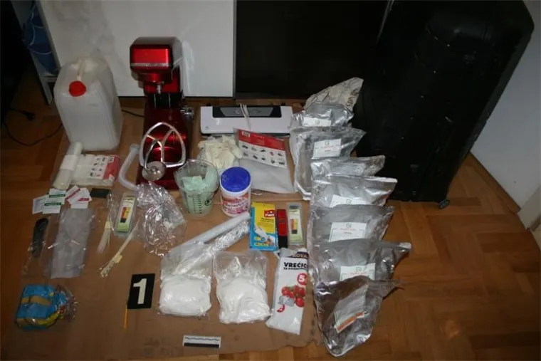 U stanu u Osijeku skrivao dvije kile amfetamina: Imao je i opremu za proizvodnju