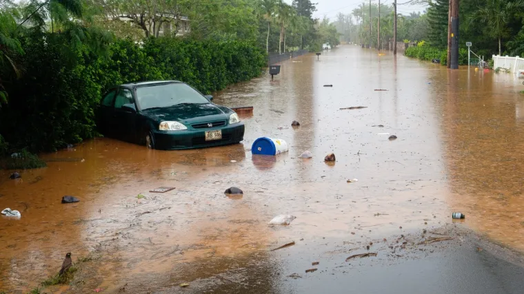 Pogodile ih katastrofalne poplave! Prijeti ru&scaron;enje stare brane: 'Samo molite za nas'