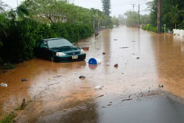 Pogodile ih katastrofalne poplave! Prijeti ru&scaron;enje stare brane: 'Samo molite za nas'