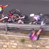 Letjeli jedan preko drugog, a jedna je biciklistkinja doživjela groznu nesreću