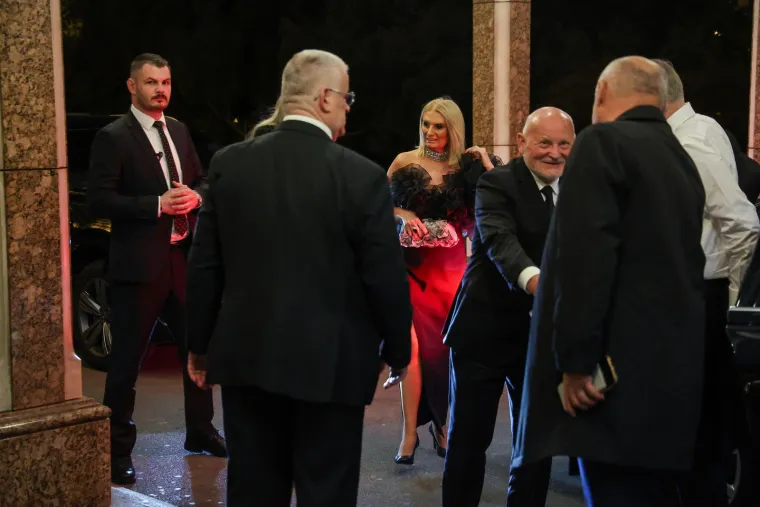 Atraktivna supruga Davora Božinovića odu&scaron;evila pojavom na vjenčanju godine