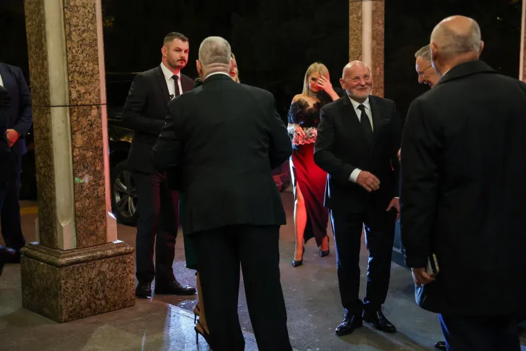 Atraktivna supruga Davora Božinovića odu&scaron;evila pojavom na vjenčanju godine