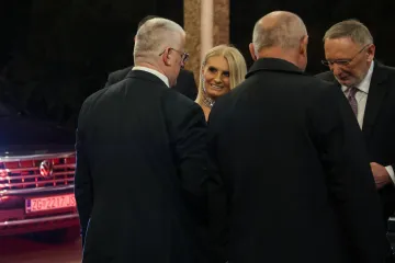 Atraktivna supruga Davora Božinovića odu&scaron;evila pojavom na vjenčanju godine