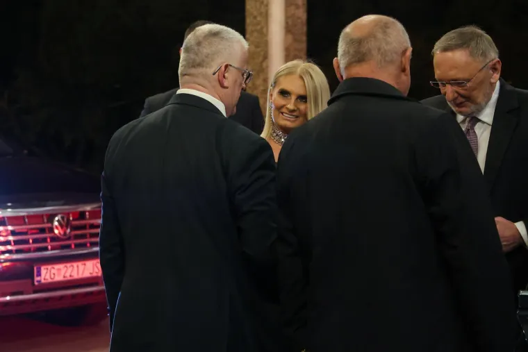 Atraktivna supruga Davora Božinovića odu&scaron;evila pojavom na vjenčanju godine