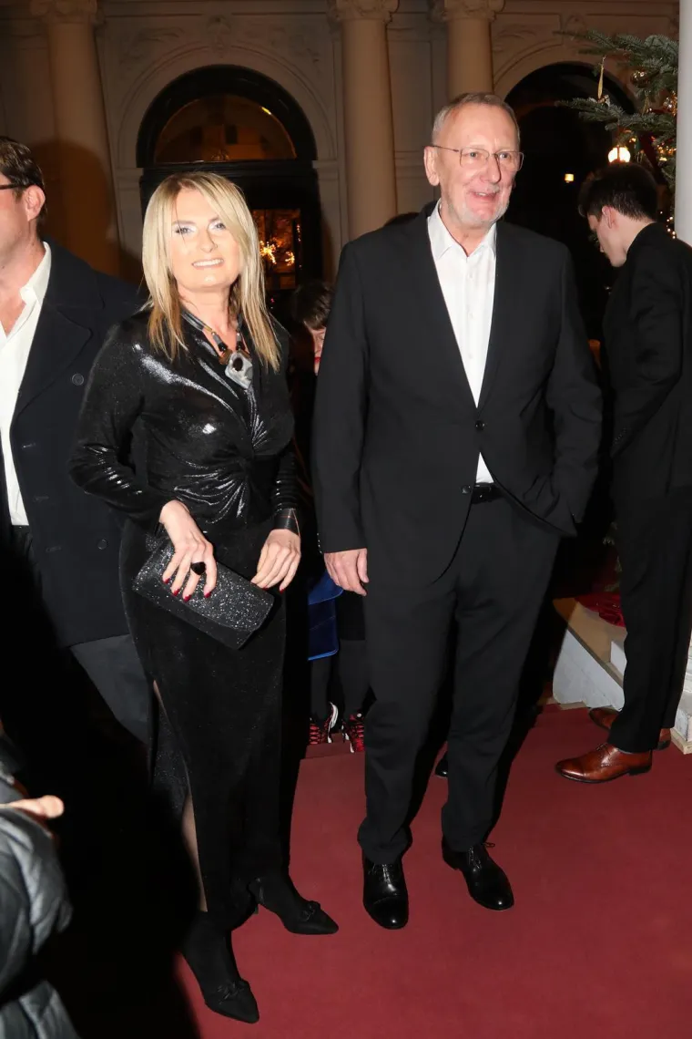 Atraktivna supruga Davora Božinovića odu&scaron;evila pojavom na vjenčanju godine